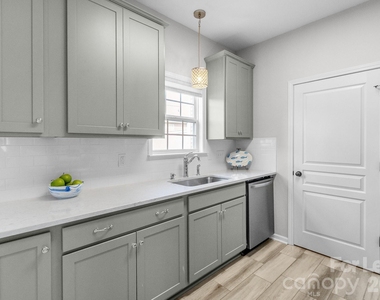 558 Calen Lane - Photo Thumbnail 2