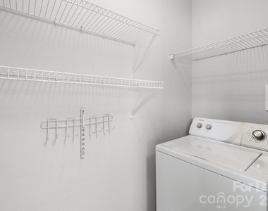 558 Calen Lane - Photo Thumbnail 16