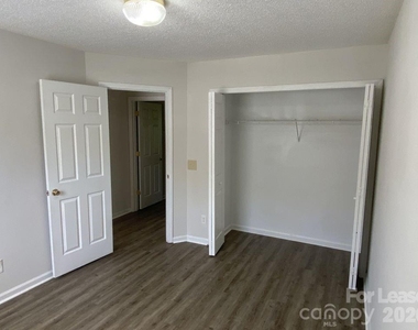 3122 Periwinkle Court - Photo Thumbnail 14