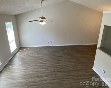 3122 Periwinkle Court - Photo Thumbnail 8