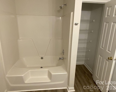 3122 Periwinkle Court - Photo Thumbnail 12