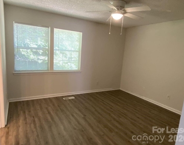 3122 Periwinkle Court - Photo Thumbnail 9