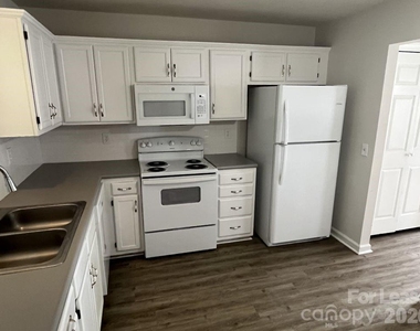 3122 Periwinkle Court - Photo Thumbnail 5