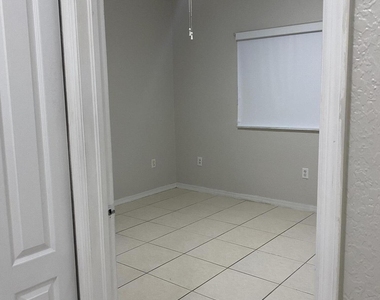 16307 Nw 91st Avenue - Photo Thumbnail 7