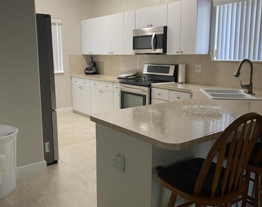 16307 Nw 91st Avenue - Photo Thumbnail 4
