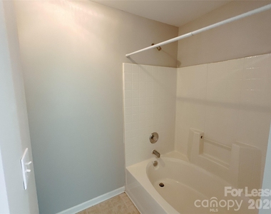 7629 Abigail Glen Drive - Photo Thumbnail 18
