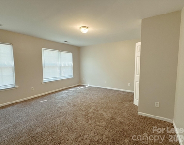 7629 Abigail Glen Drive - Photo Thumbnail 13