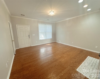 7629 Abigail Glen Drive - Photo Thumbnail 6