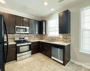 7629 Abigail Glen Drive - Photo Thumbnail 3