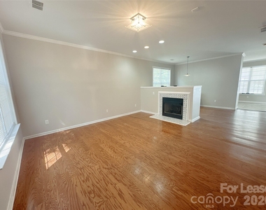 7629 Abigail Glen Drive - Photo Thumbnail 7