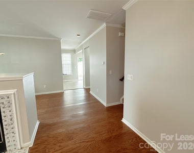 7629 Abigail Glen Drive - Photo Thumbnail 8