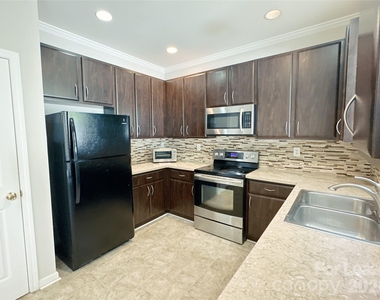 7629 Abigail Glen Drive - Photo Thumbnail 2