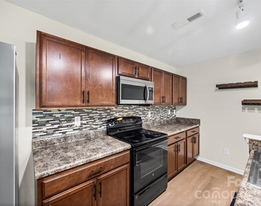 9612 Brackenview Court - Photo Thumbnail 9