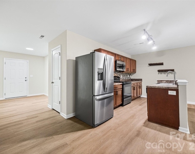 9612 Brackenview Court - Photo Thumbnail 12