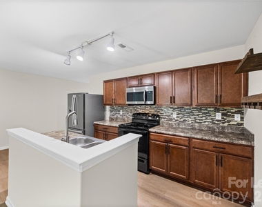9612 Brackenview Court - Photo Thumbnail 10