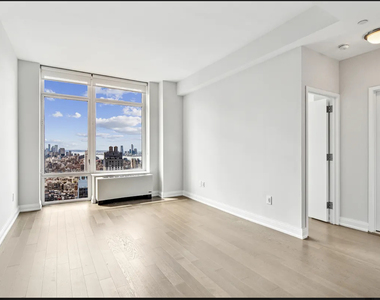 West 31st Street - Photo Thumbnail 2