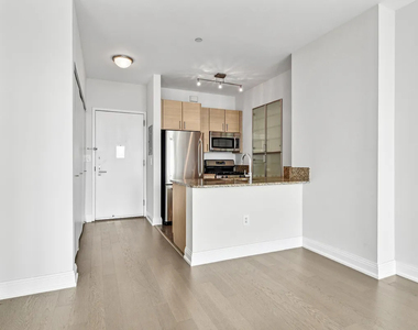 West 31st Street - Photo Thumbnail 1