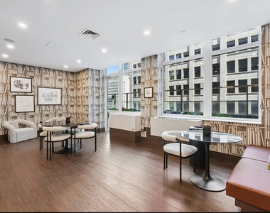 West 31st Street - Photo Thumbnail 4