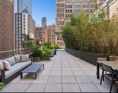 West 31st Street - Photo Thumbnail 8