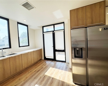 501 N Santa Anita - Photo Thumbnail 11
