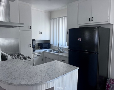 420 W Alameda Avenue - Photo Thumbnail 3
