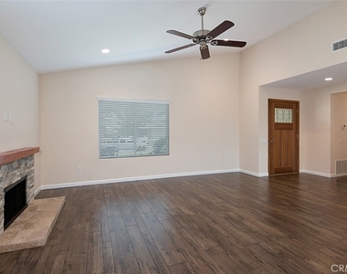 602 Carnation - Photo Thumbnail 3