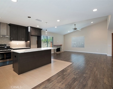 602 Carnation - Photo Thumbnail 1