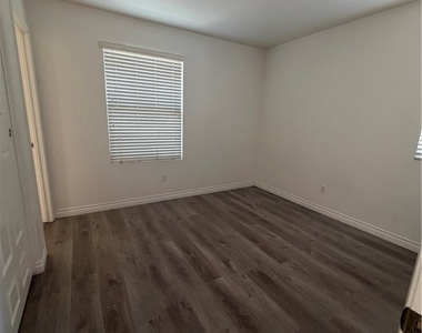 1757 Steinman - Photo Thumbnail 7