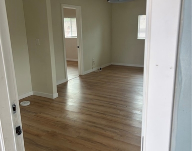 134 E M St - Photo Thumbnail 11
