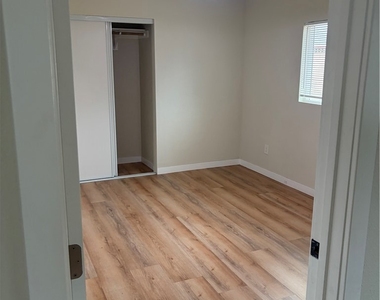 134 E M St - Photo Thumbnail 10