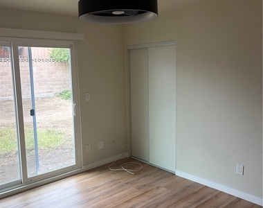 134 E M St - Photo Thumbnail 9