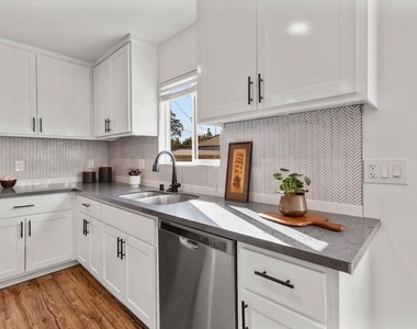 5152 Hartwick Street - Photo Thumbnail 6