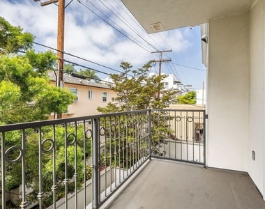 1237 S Holt Avenue - Photo Thumbnail 18