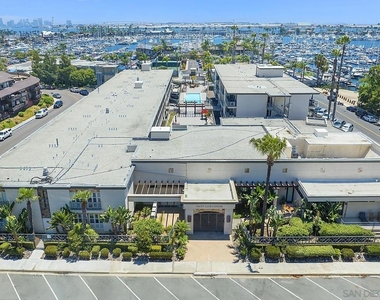 1021 Scott St - Photo Thumbnail 2