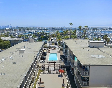 1021 Scott St - Photo Thumbnail 5
