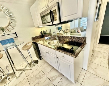 1021 Scott St - Photo Thumbnail 19