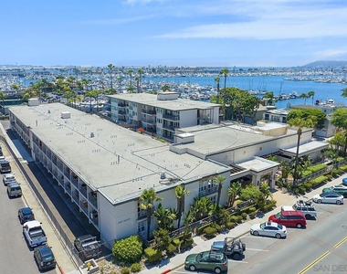 1021 Scott St - Photo Thumbnail 1