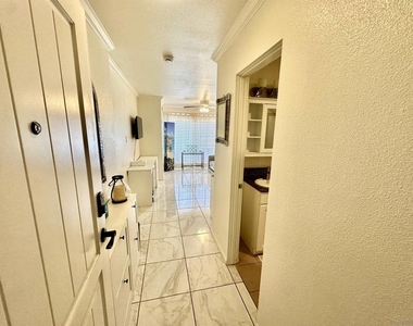 1021 Scott St - Photo Thumbnail 7