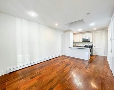 733 Lexington Avenue - Photo Thumbnail 4