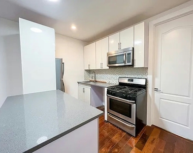 733 Lexington Avenue - Photo Thumbnail 1