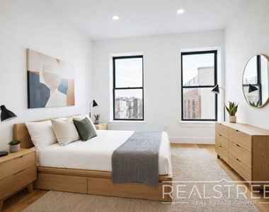 119 Ralph Ave - Photo Thumbnail 3