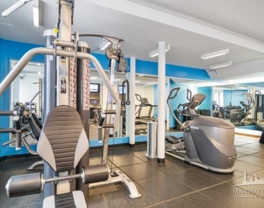 410 West 53rd Street - Photo Thumbnail 3