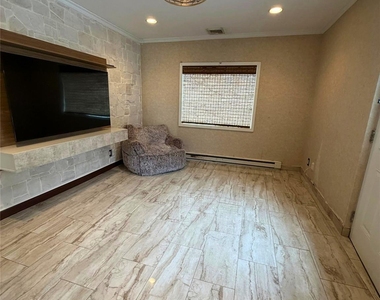 77 E Santa Barbara Road - Photo Thumbnail 4