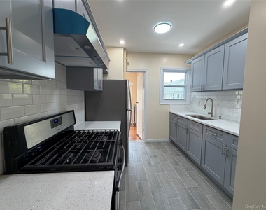9545 112th Street - Photo Thumbnail 2