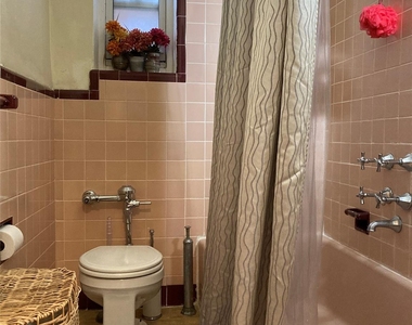 61-41 Saunders Street - Photo Thumbnail 7