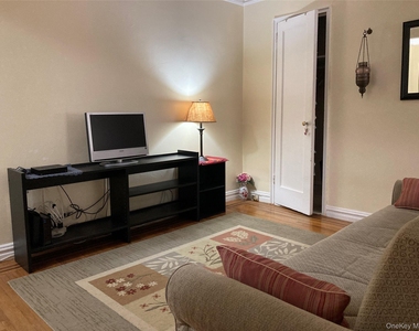 61-41 Saunders Street - Photo Thumbnail 4