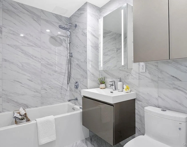 4415 College Point Boulevard - Photo Thumbnail 6