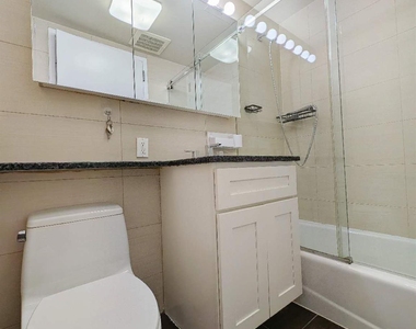 13619 Franklin Avenue - Photo Thumbnail 7