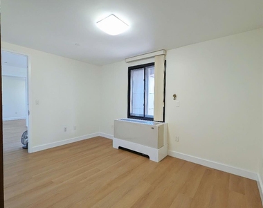 13619 Franklin Avenue - Photo Thumbnail 4