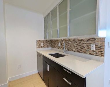 13619 Franklin Avenue - Photo Thumbnail 3
